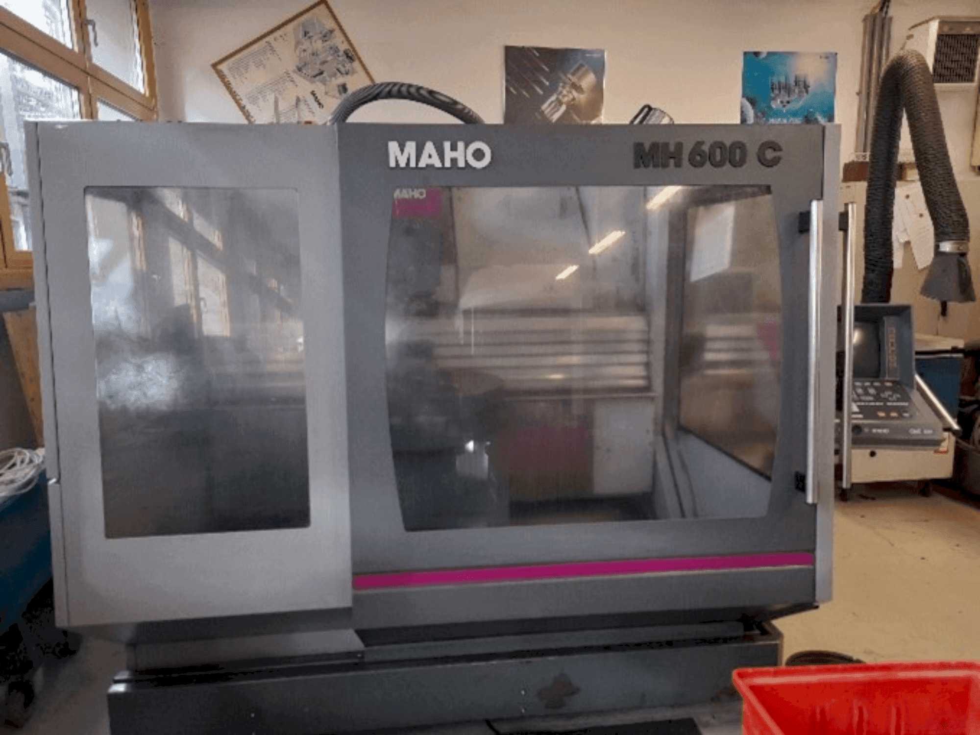 Front view of MAHO MH 600 C  machine