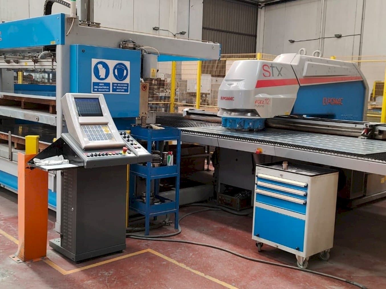 Front view of Euromac STX Plus 1250/30-2500 Flex 12 Hybrid  machine