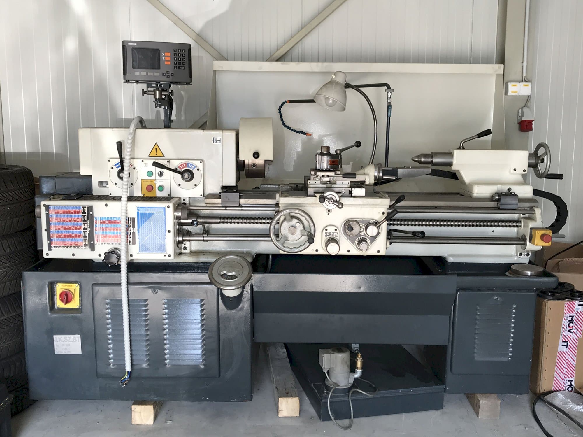 Front view of TOS JSV-18RA Machine