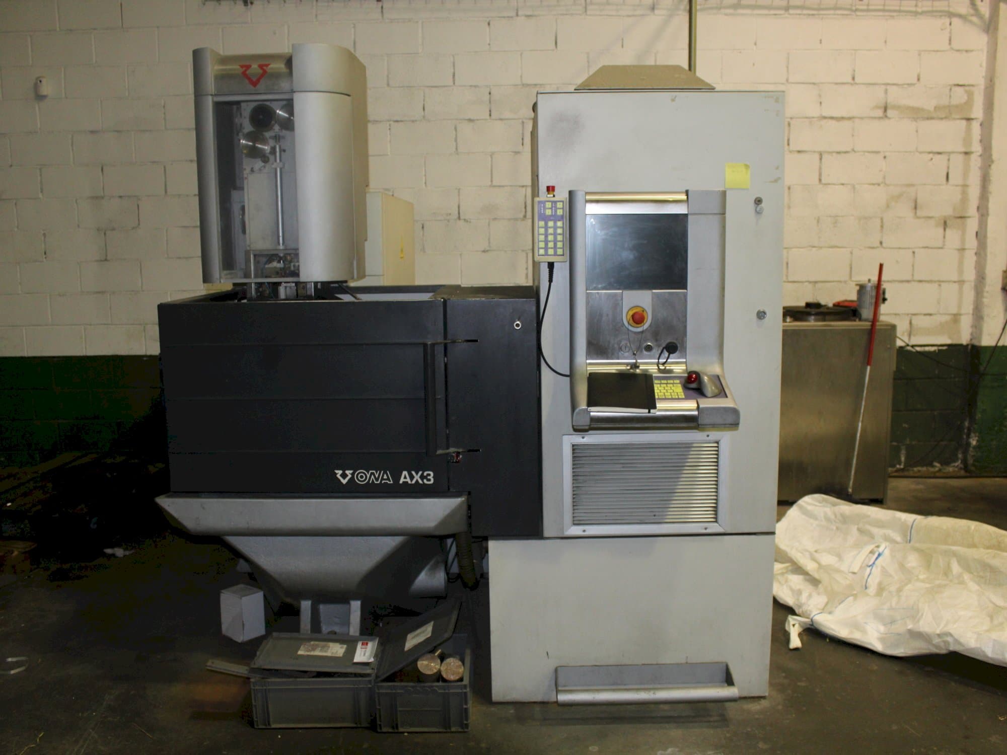 Front view of ONA AX3  machine