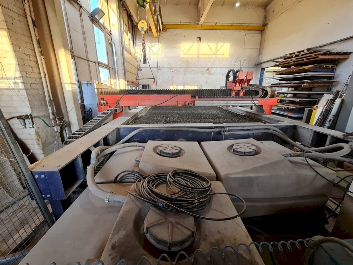 Front view of Bystronic ByJet Classic L 6030  machine