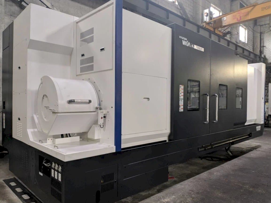 Front view of Hyundai Wia KL 7000 LY  machine