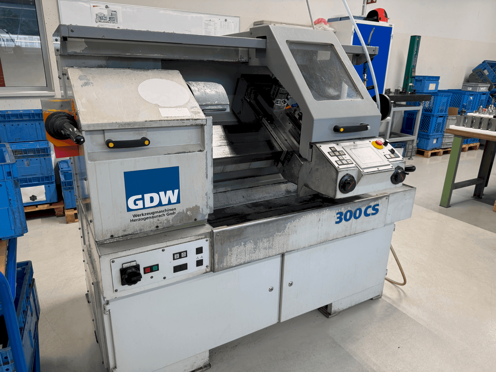 Front view of GDW 300 CS  machine