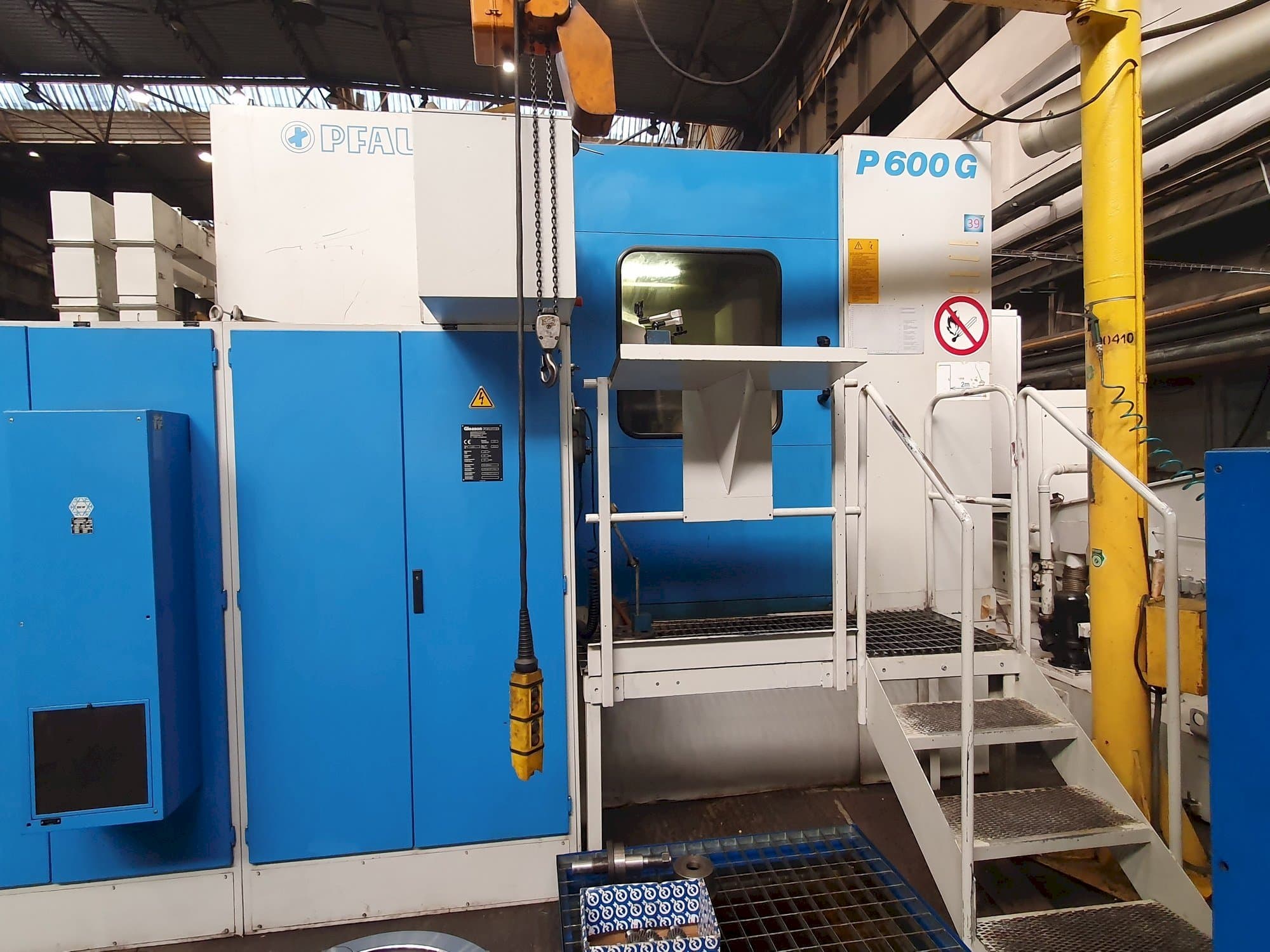 Front view of Gleason PFAUTER P 600G  machine