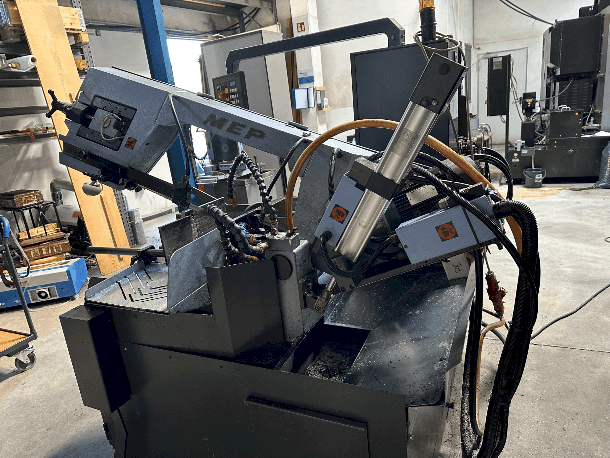 Front view of MEP SHARK 330 NC eco  machine