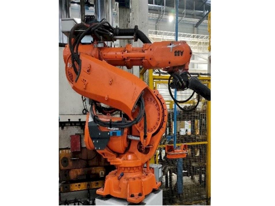 Front view of ABB IRB 6640-185/2.8  machine