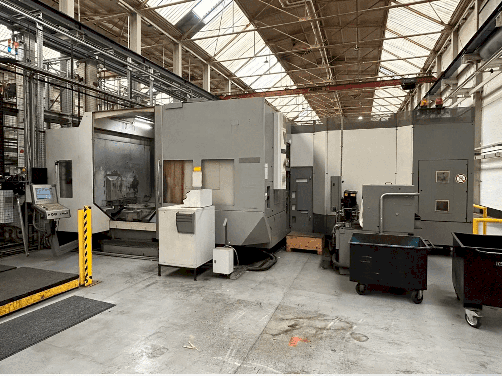 Front view of DMG DMC 100 H  machine