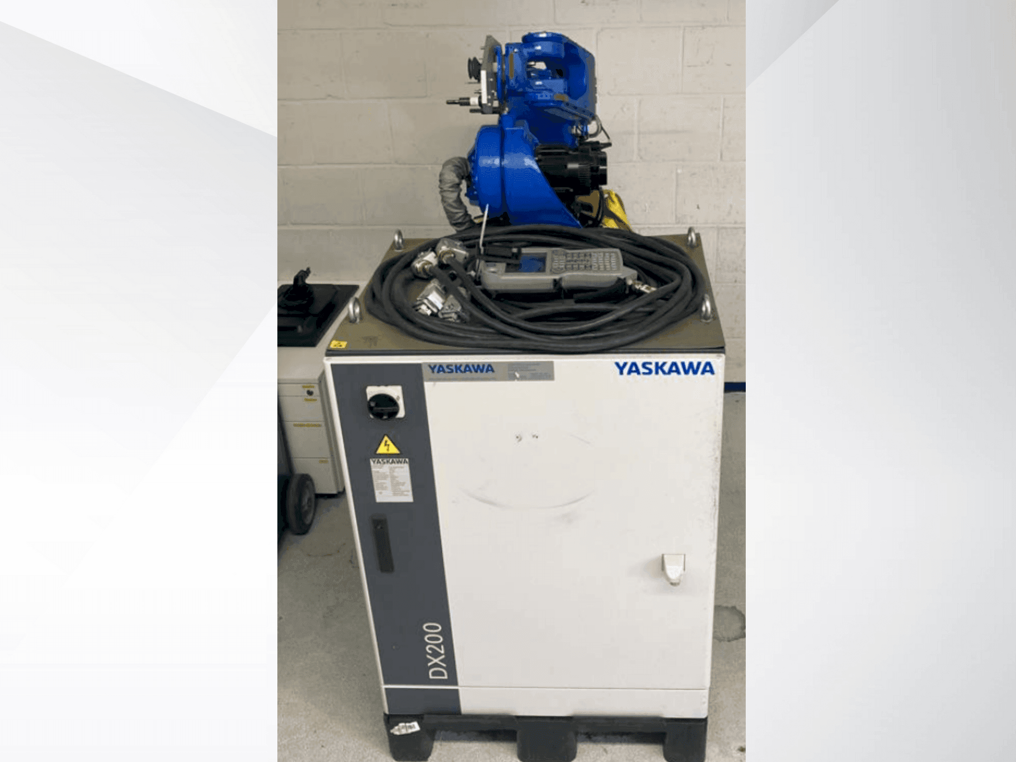 Front view of Yaskawa Motoman YR-MH00024-A00  machine