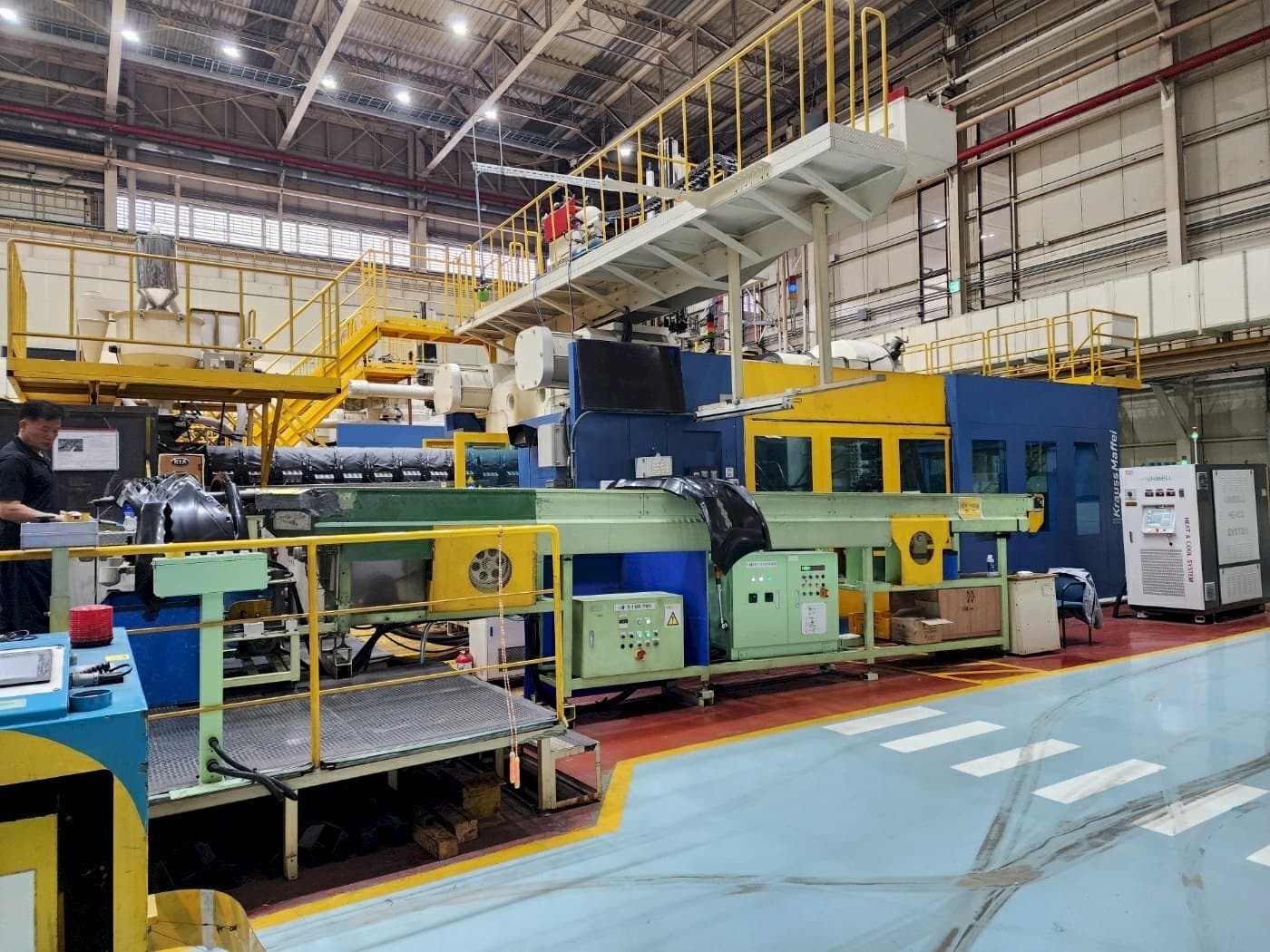 Front view of Krauss Maffei 3200-24500  machine