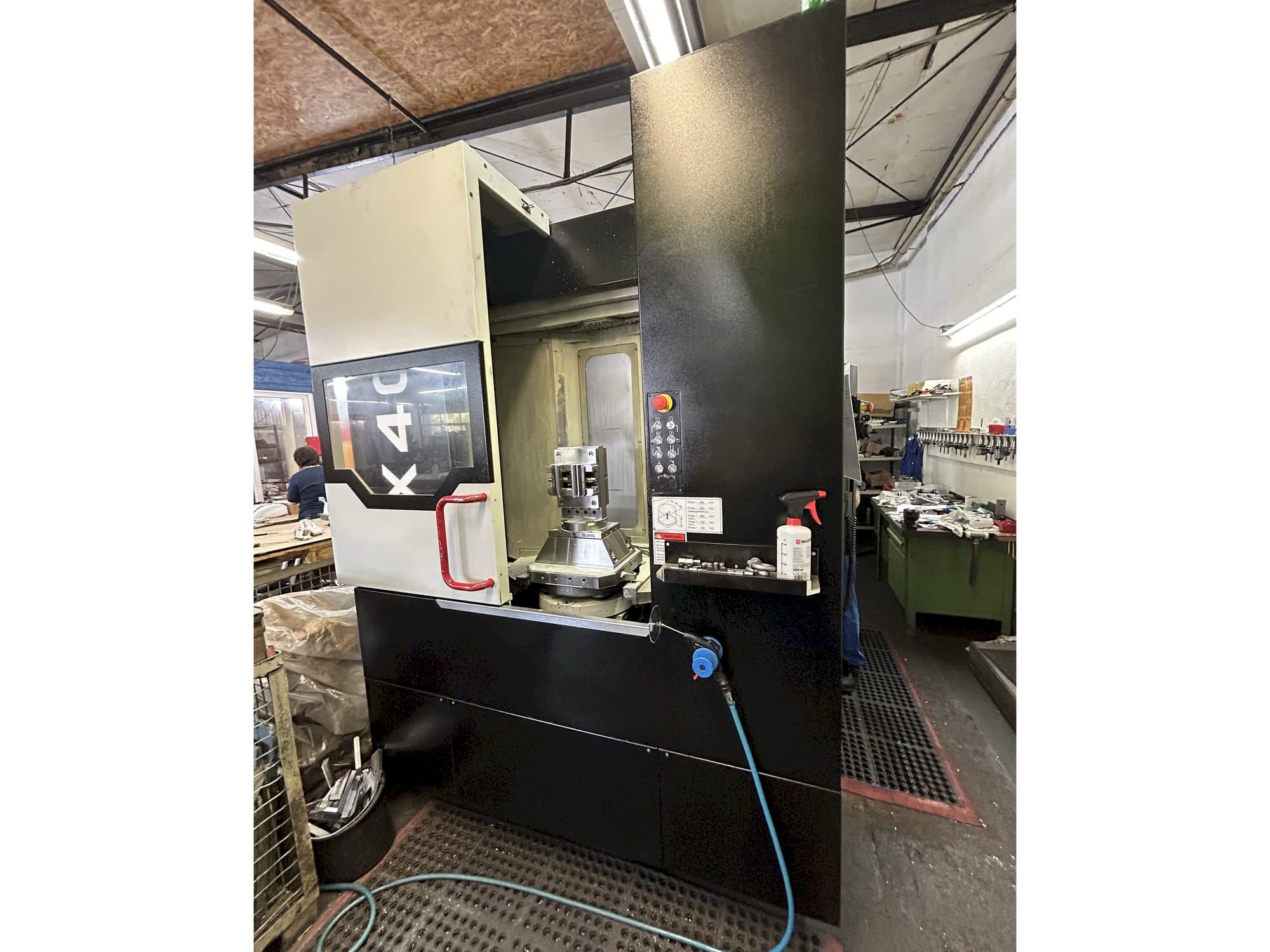 Front view of Quaser HX404  machine