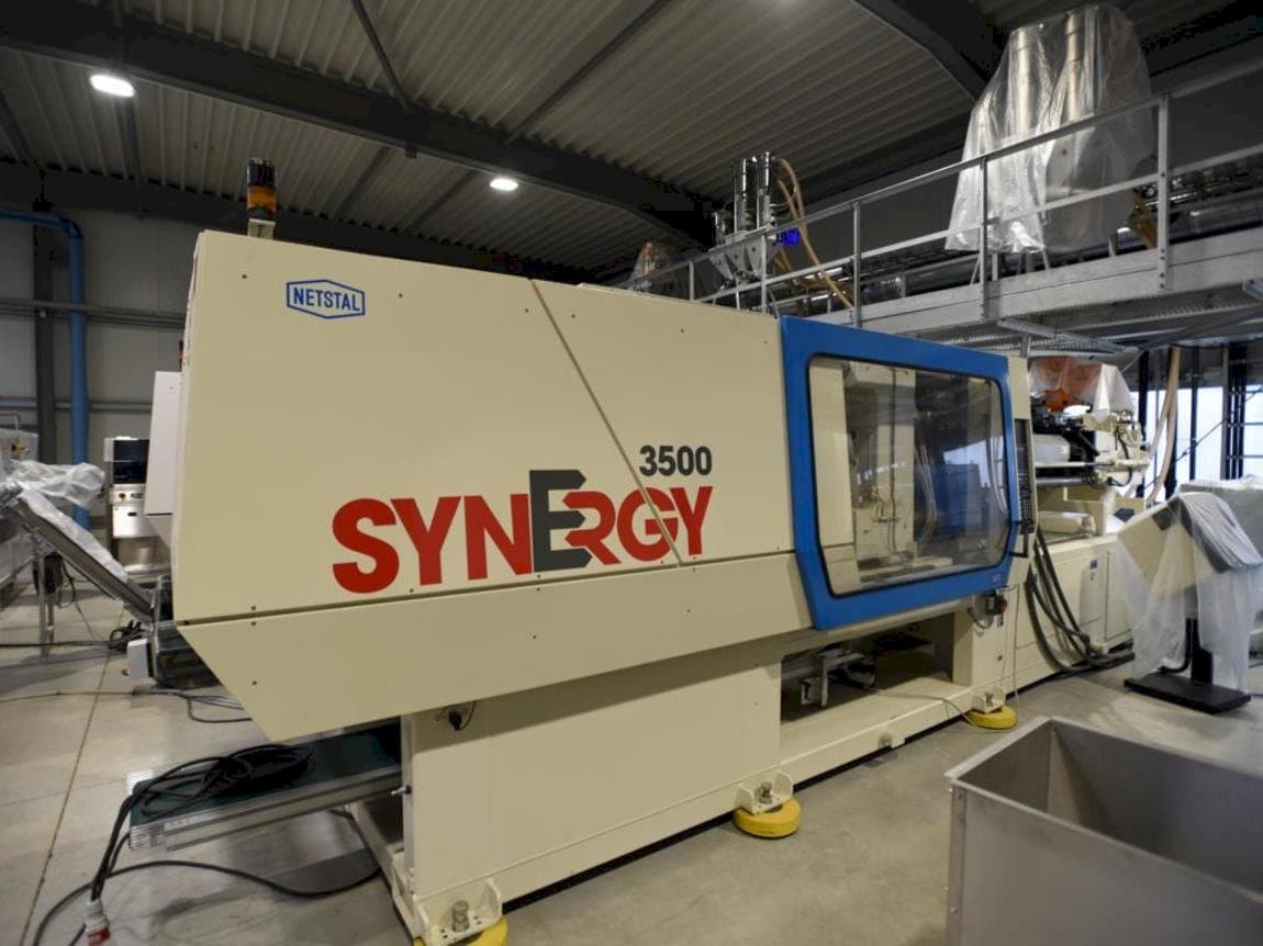 Front view of Netstal SynErgy 3500-1700  machine