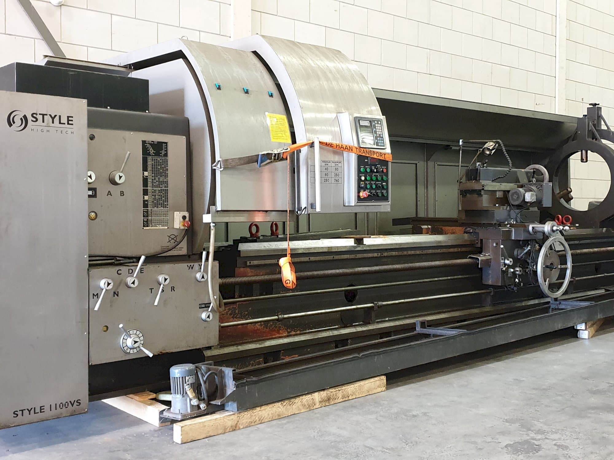 Front view of STYLE 1100VS Machine