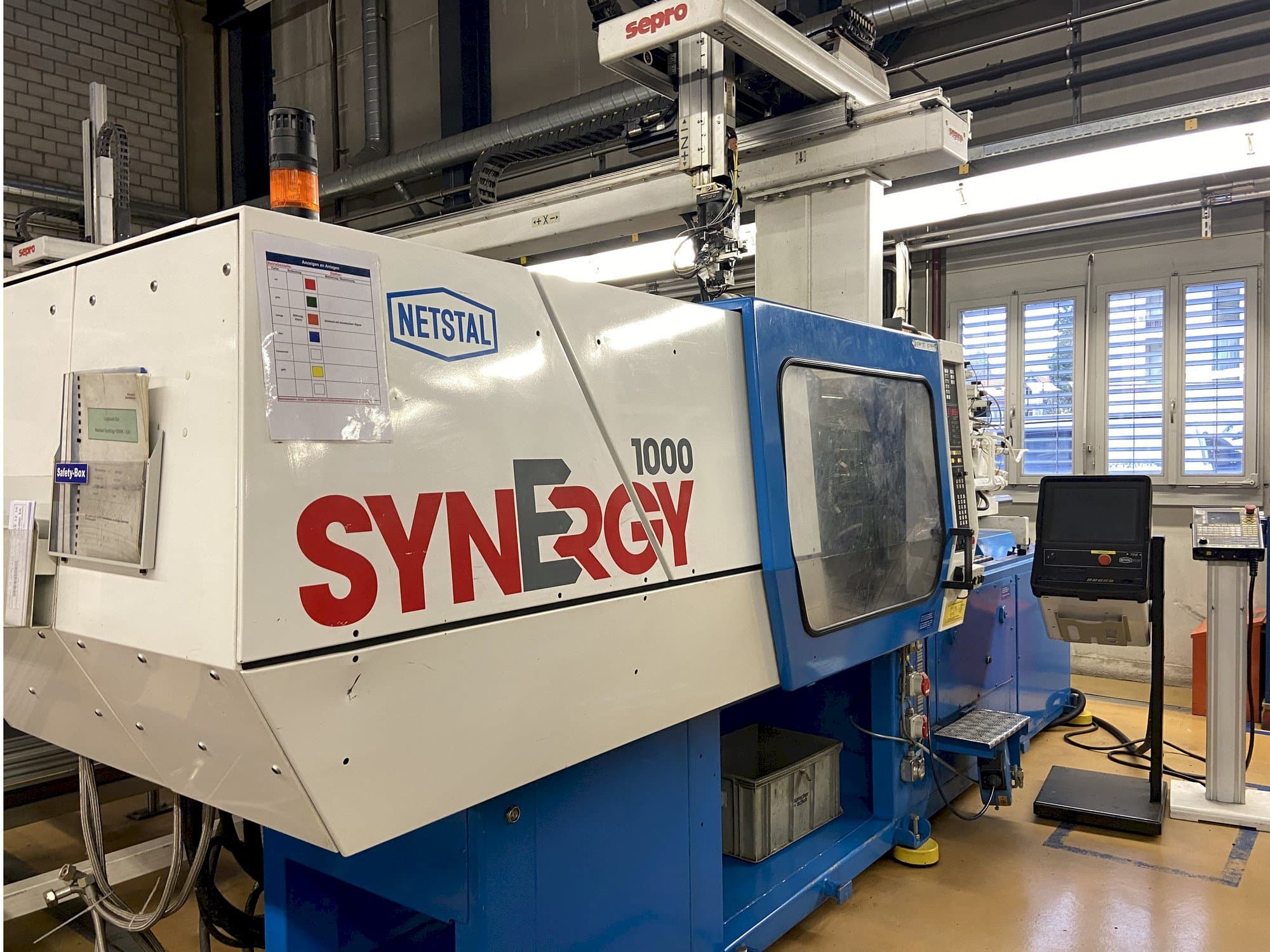 Front view of Netstal SYNERGY 1000-230  machine