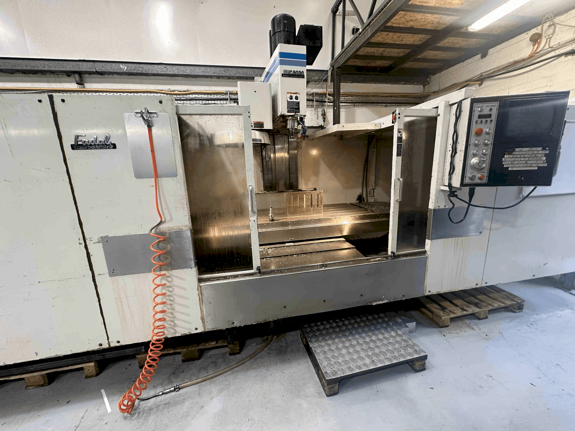 Front view of FADAL VMC8030HT  machine