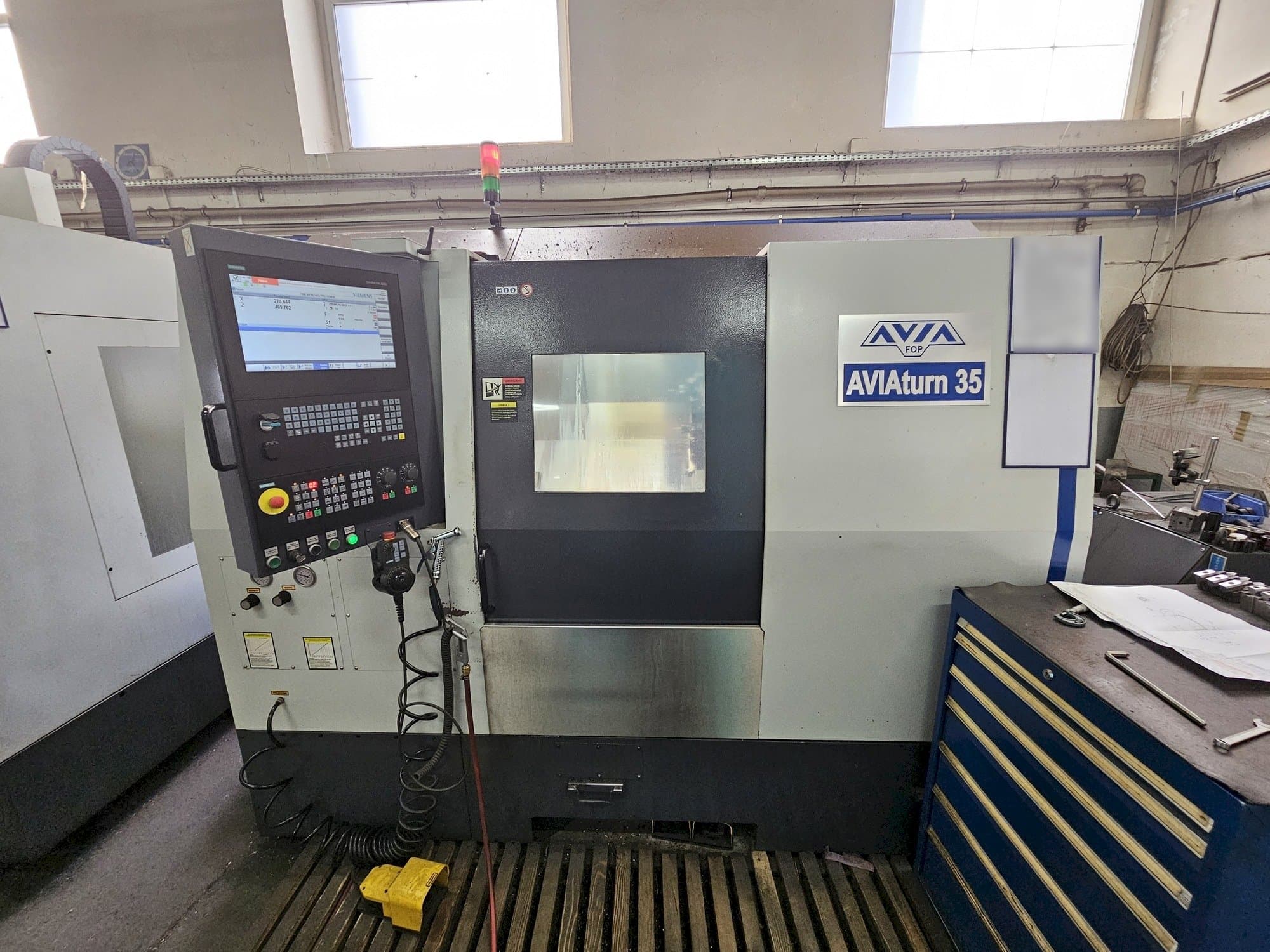 Front view of Avia									 AVIAturn 35  machine