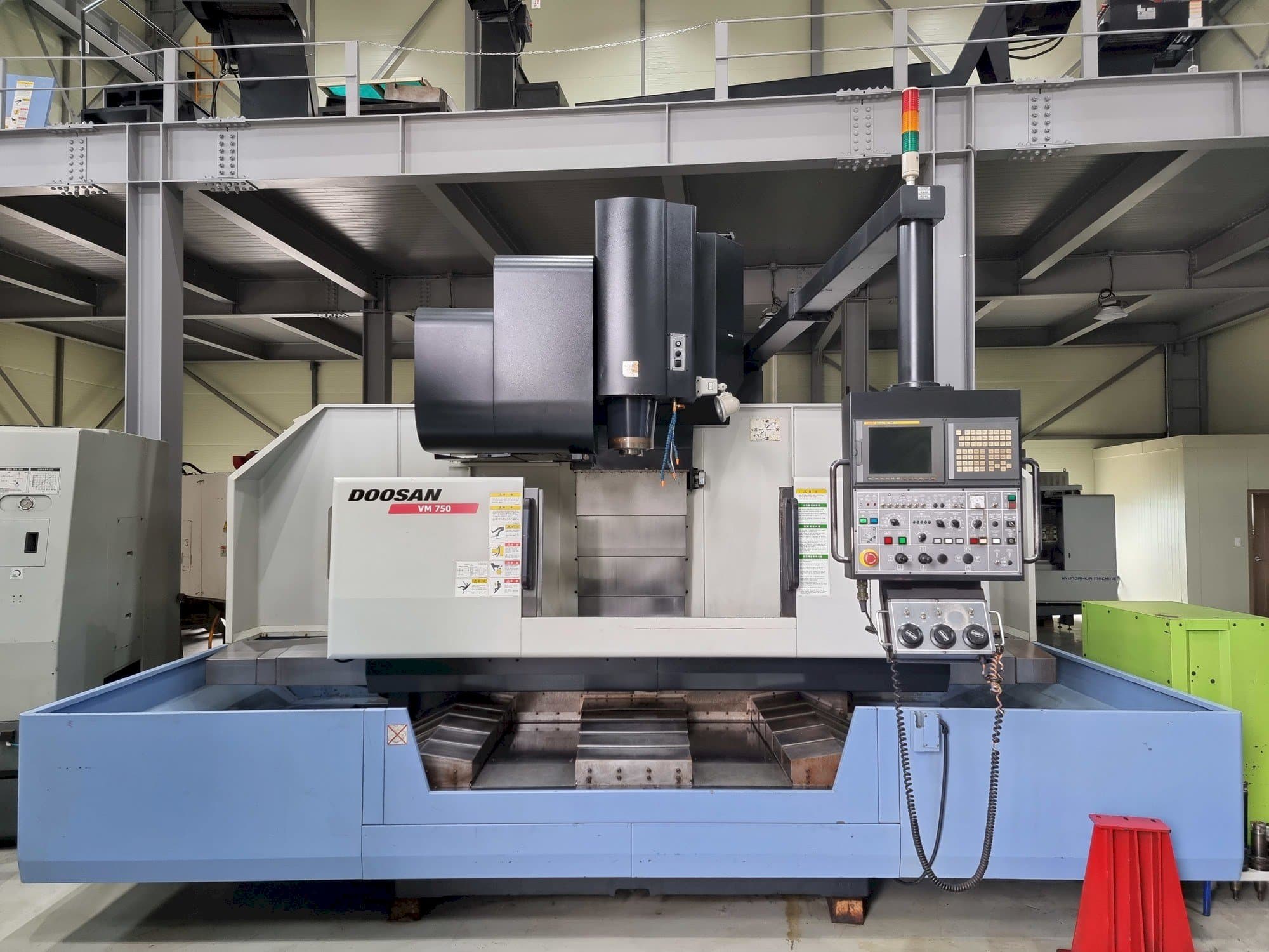 Front view of Doosan VM750 machine