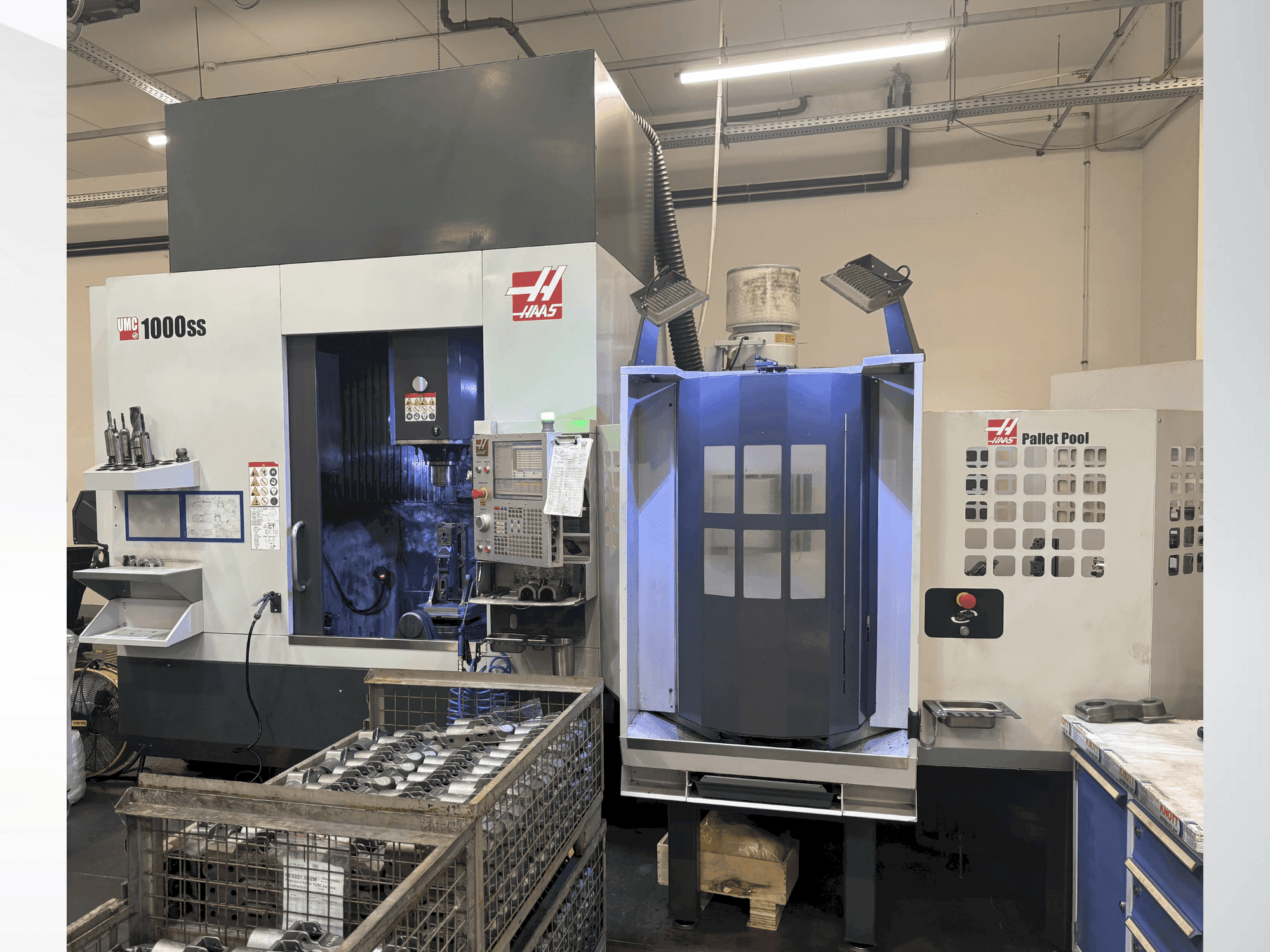 Front view of HAAS UMC-1000SS  machine