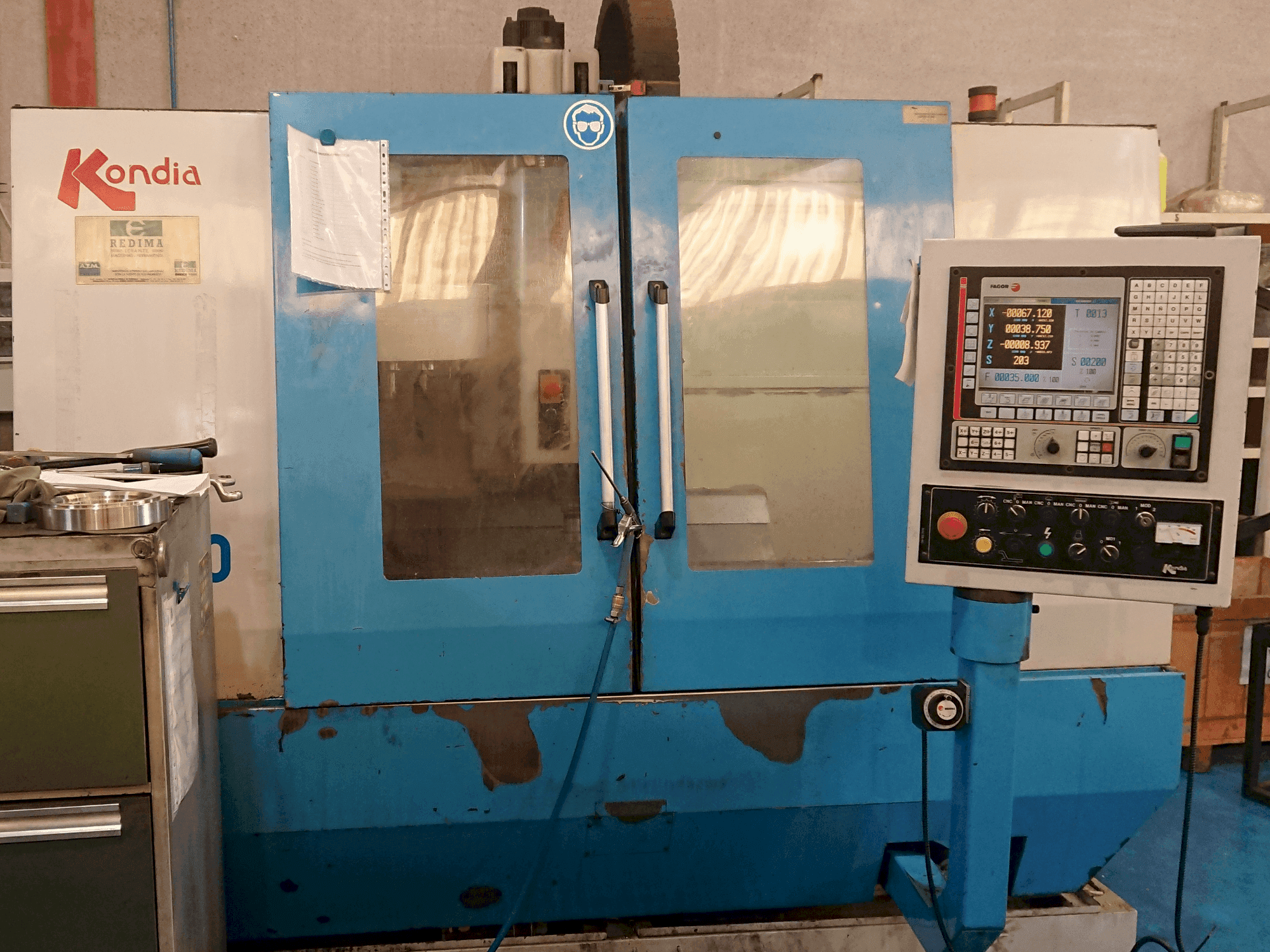 Front view of KONDIA B-1050  machine