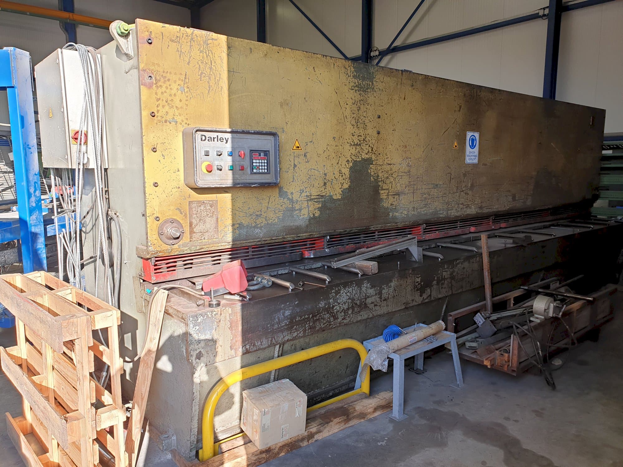 Left view of Darley VS 6100X8 Machine