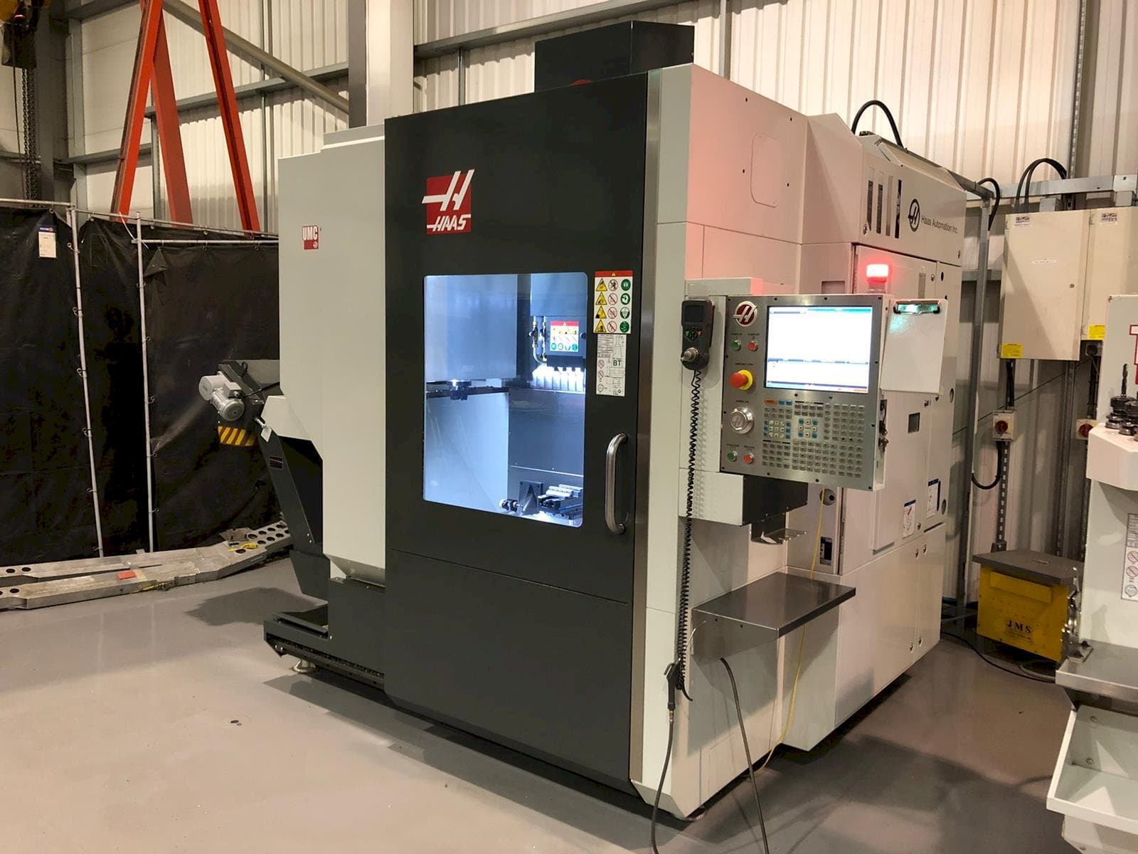 Front view of HAAS UMC - 750  machine