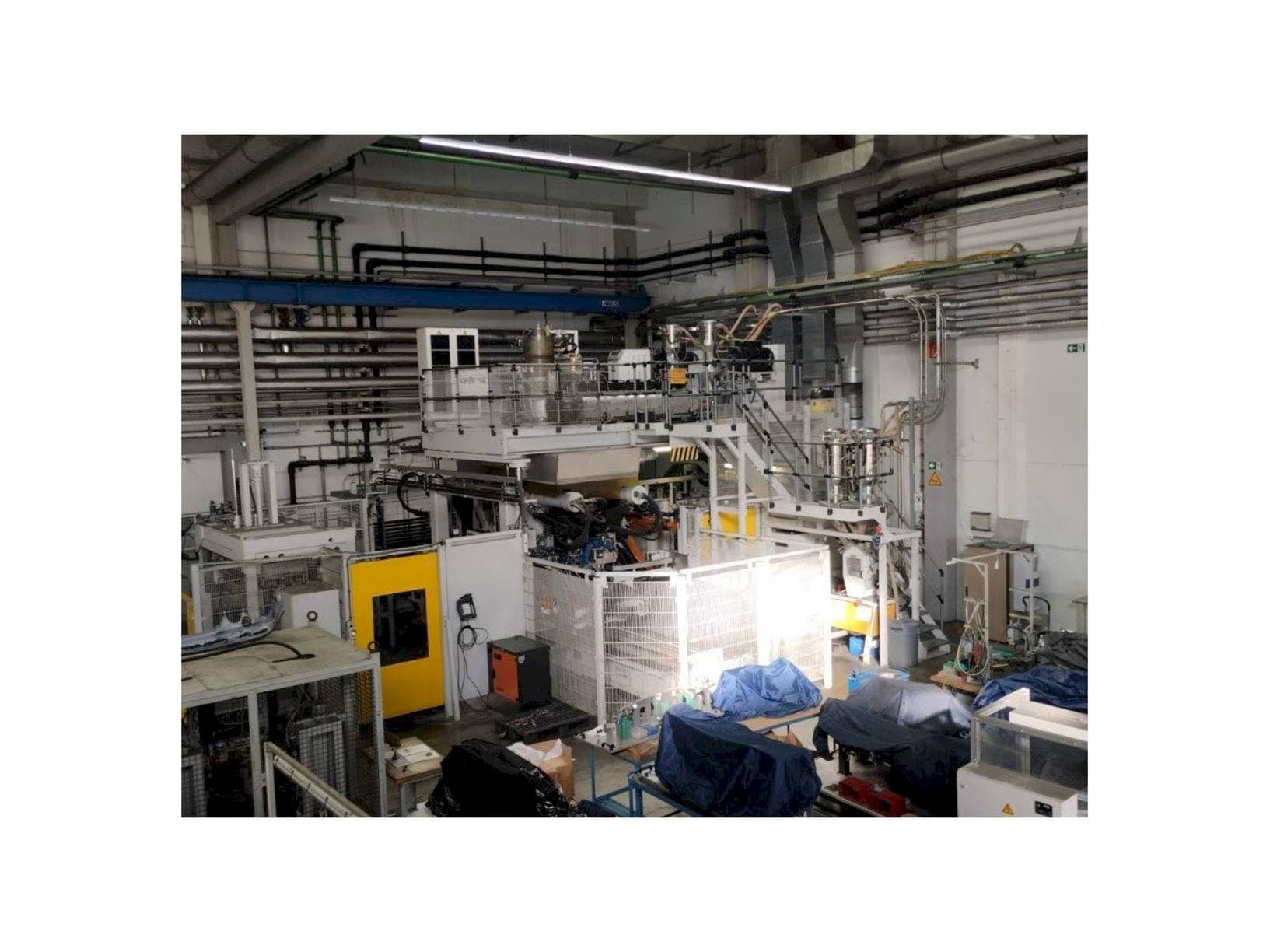 Front view of EXTRAPLAST 140to  machine