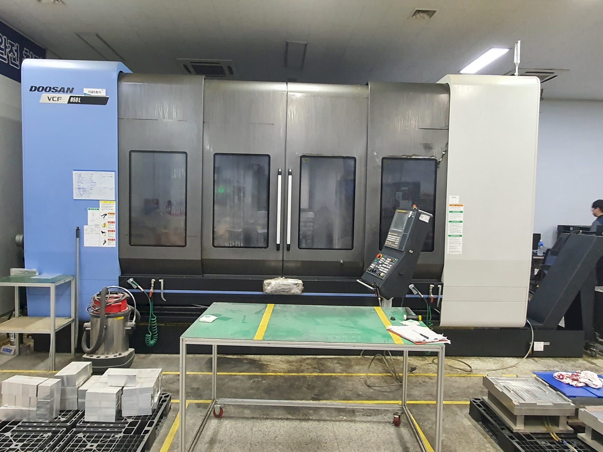 Front view of Doosan VCF850L  machine