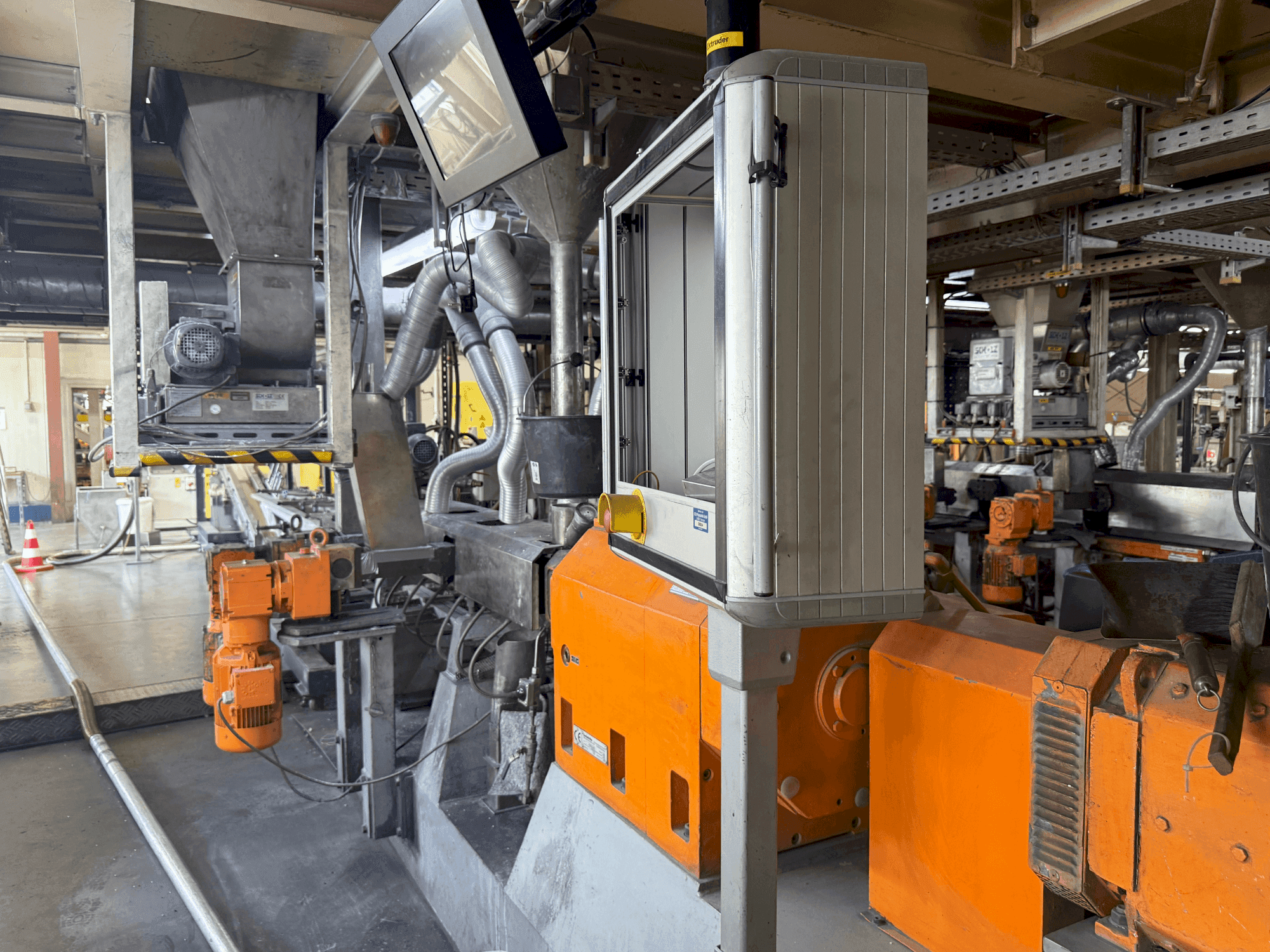 Left side view of Leistritz ZSE 50HP-40D  machine