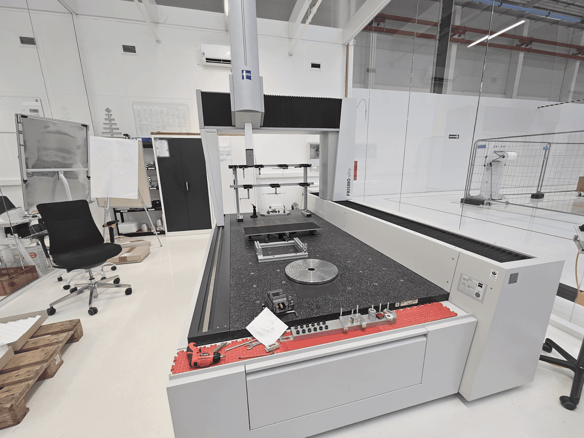 Front view of ZEISS PRISMO 12/24/10 ultra  machine