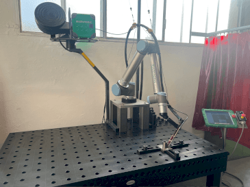Front view of MIGATRONIC PI 350 AC/DC machine