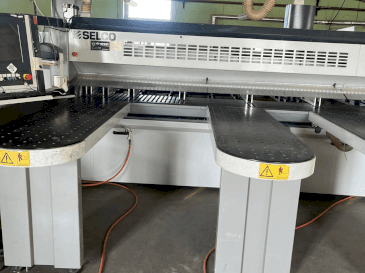 Front view of SELCO WN750 machine