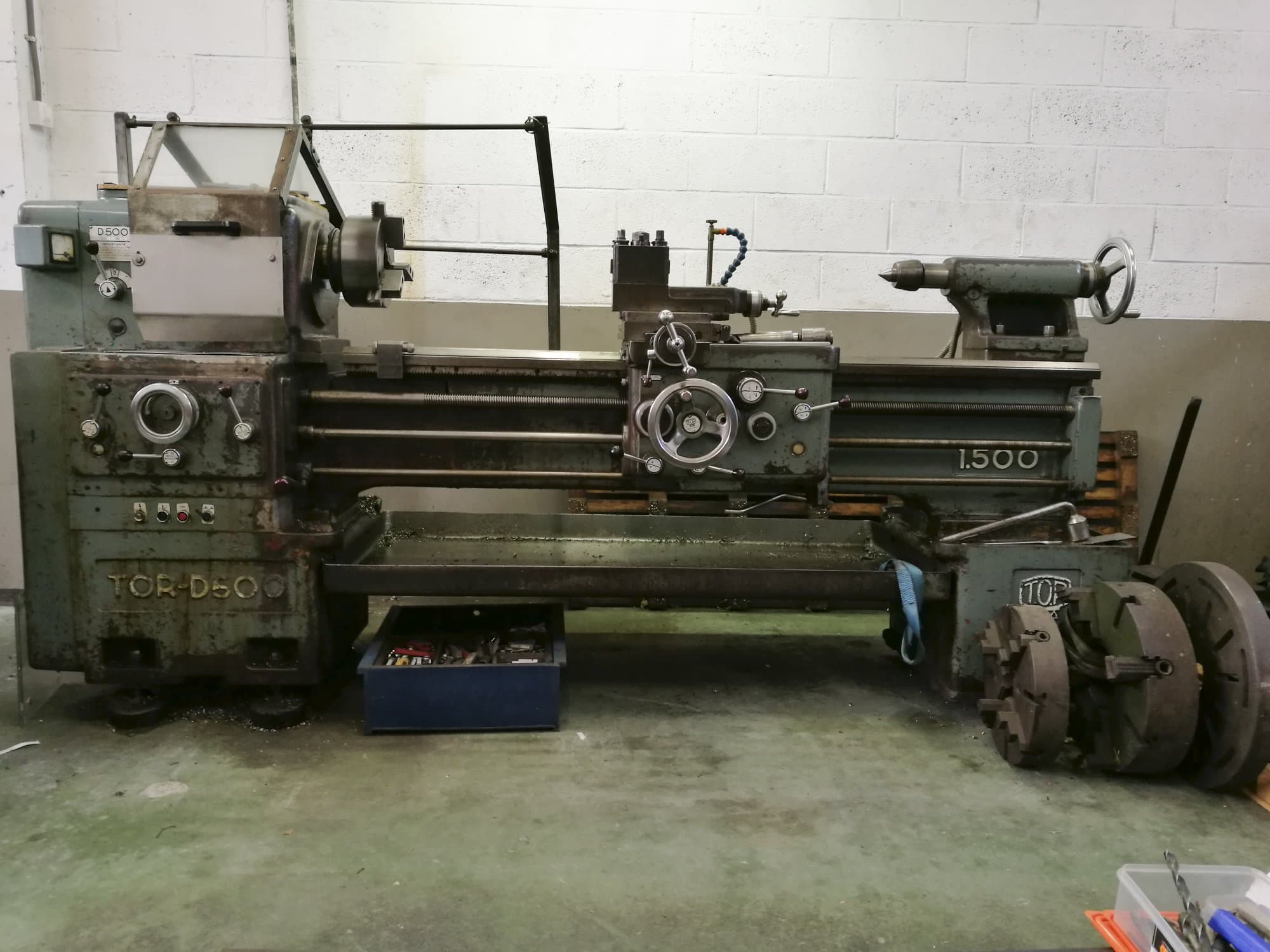 Front view of TOR D-500 machine