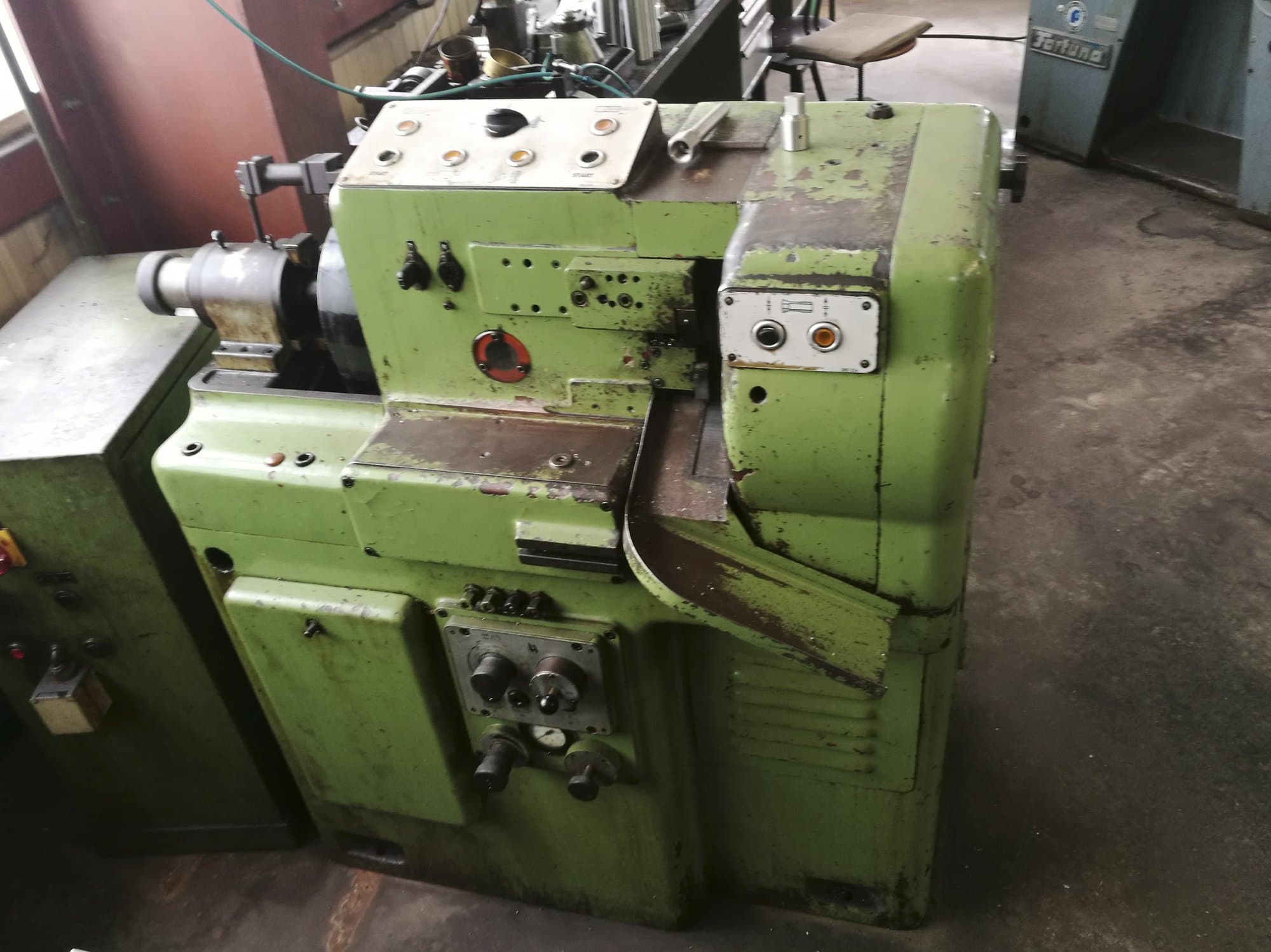 Front view of Hahn+Kolb Tornomat 2-672 Machine