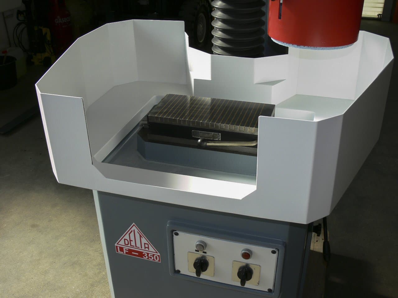 Front view of DELTA LF-350 machine