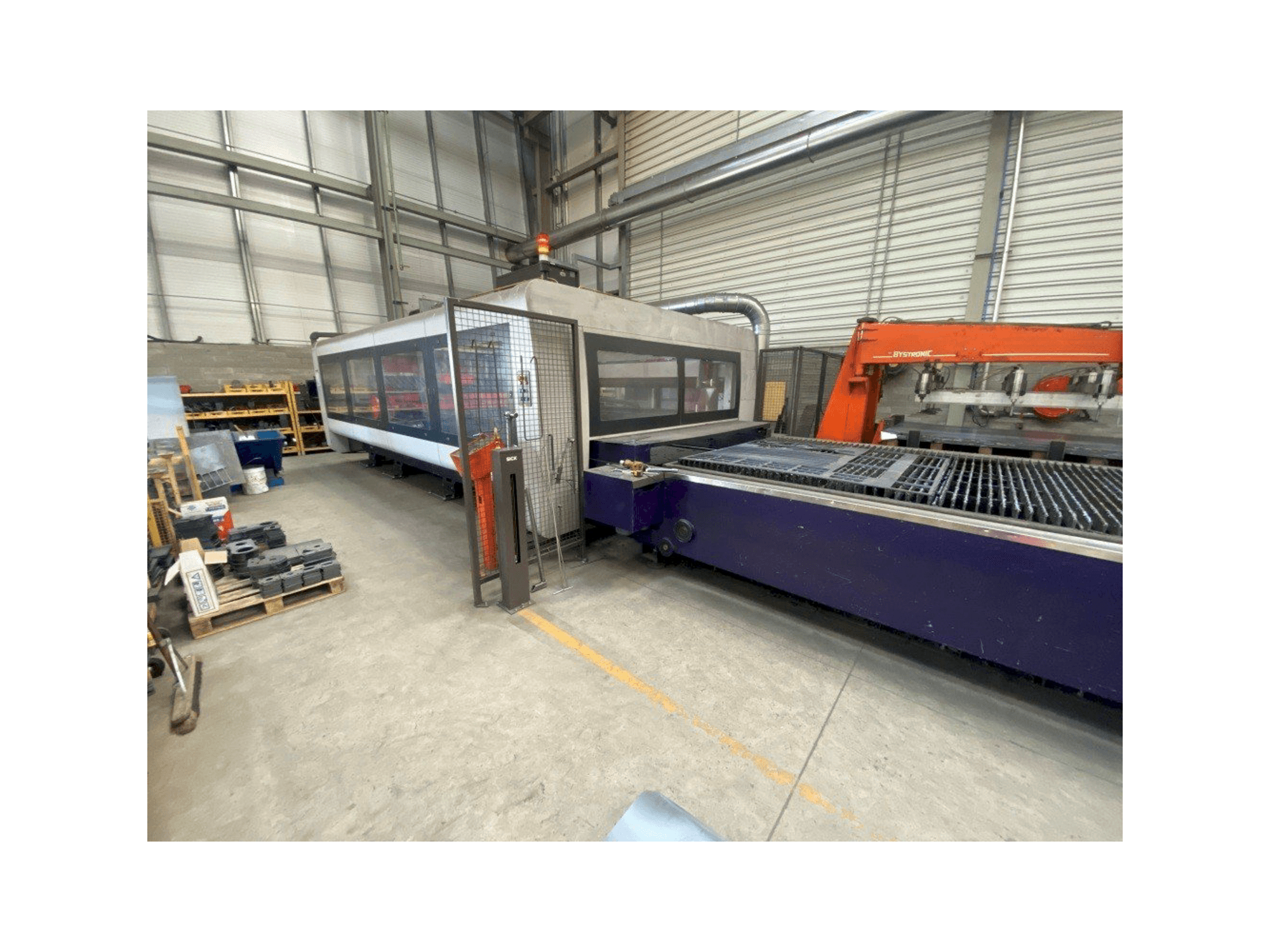 Front view of Bystronic BySprint Pro 4020 machine