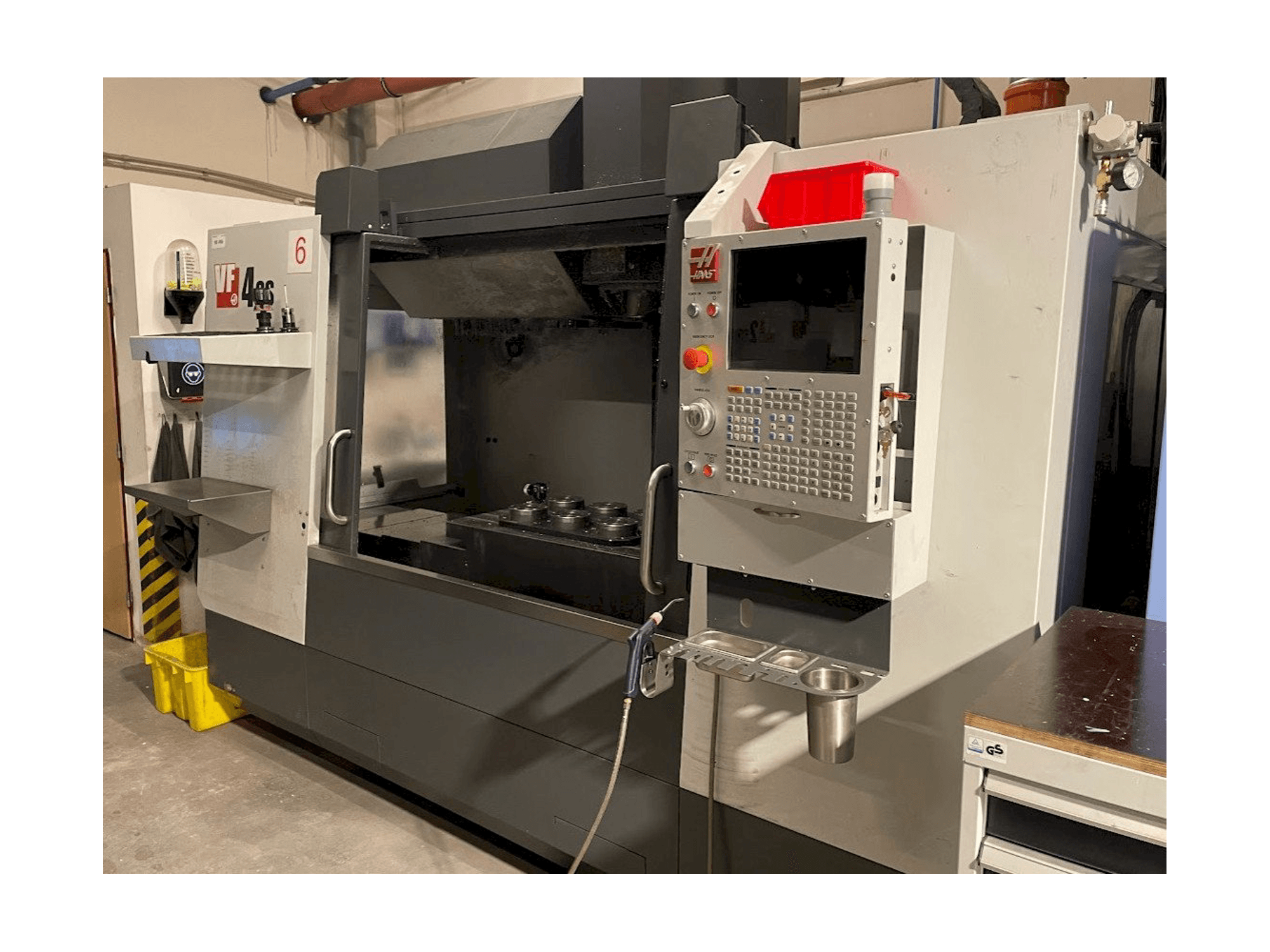 Right view of HAAS VF-4SS machine