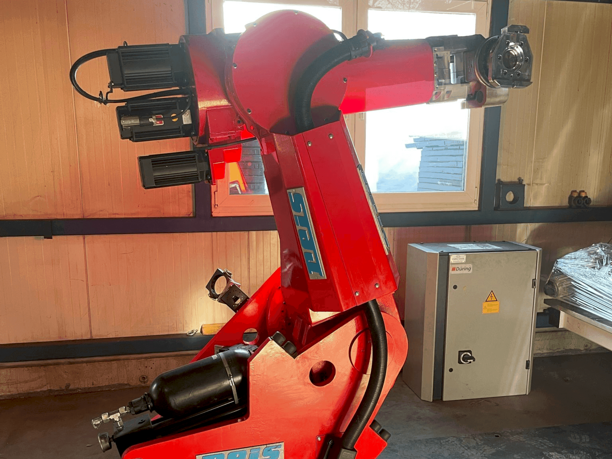 Front view of Reis SRV 130 machine