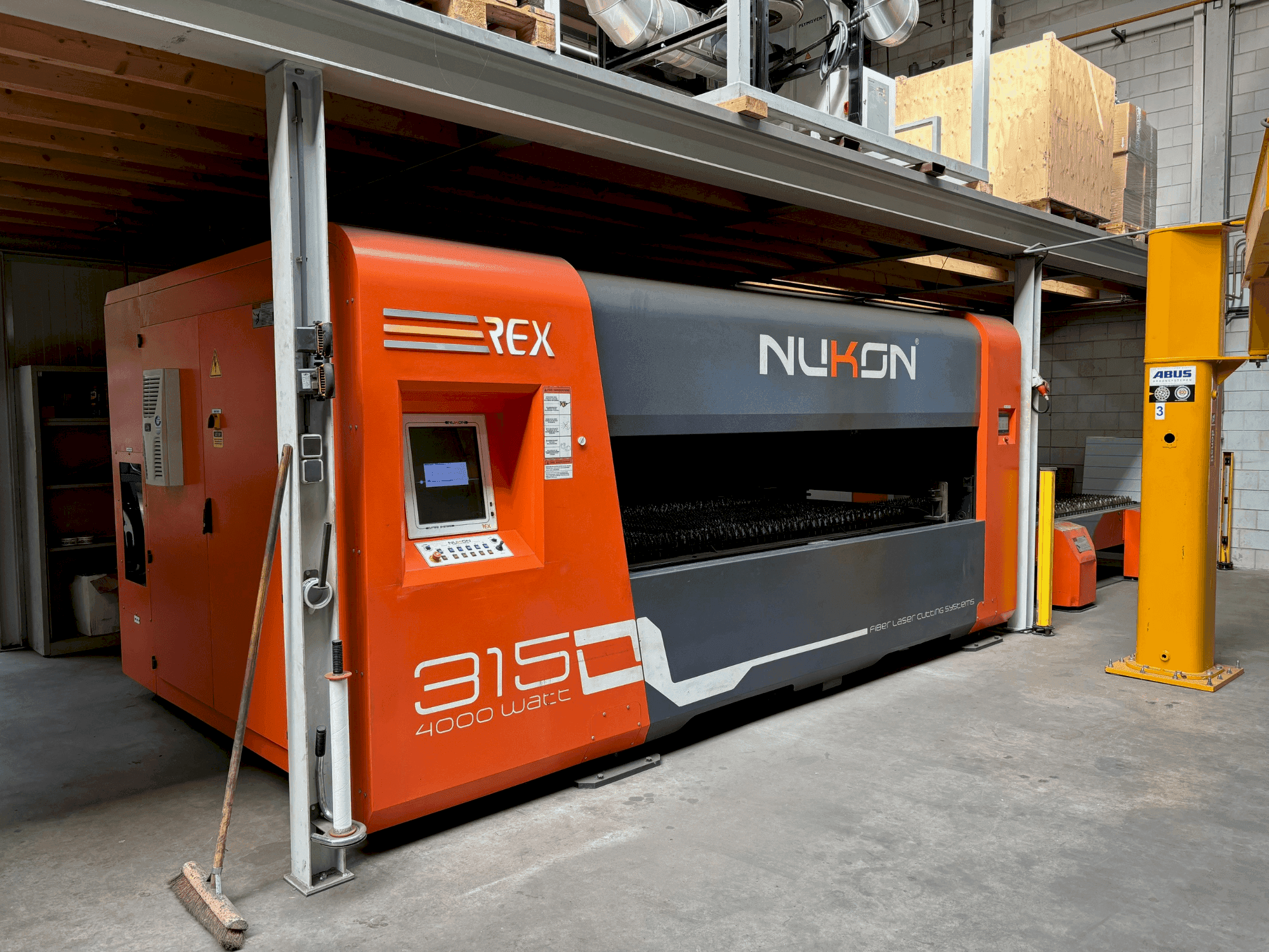 Front view of NUKON REX PP 315 4kW machine