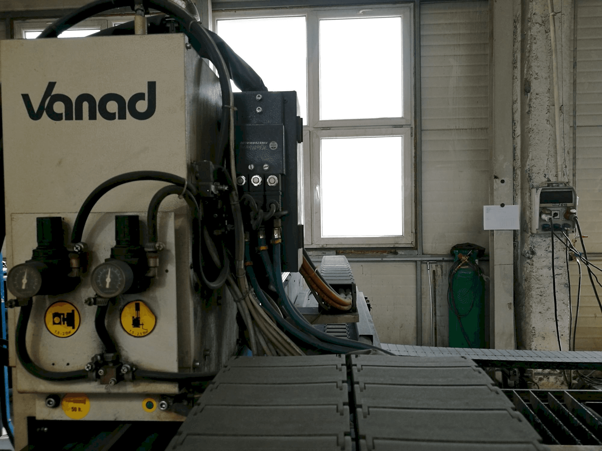 Front view of Vanad Kjellberg Proxima HiFocus 80i machine