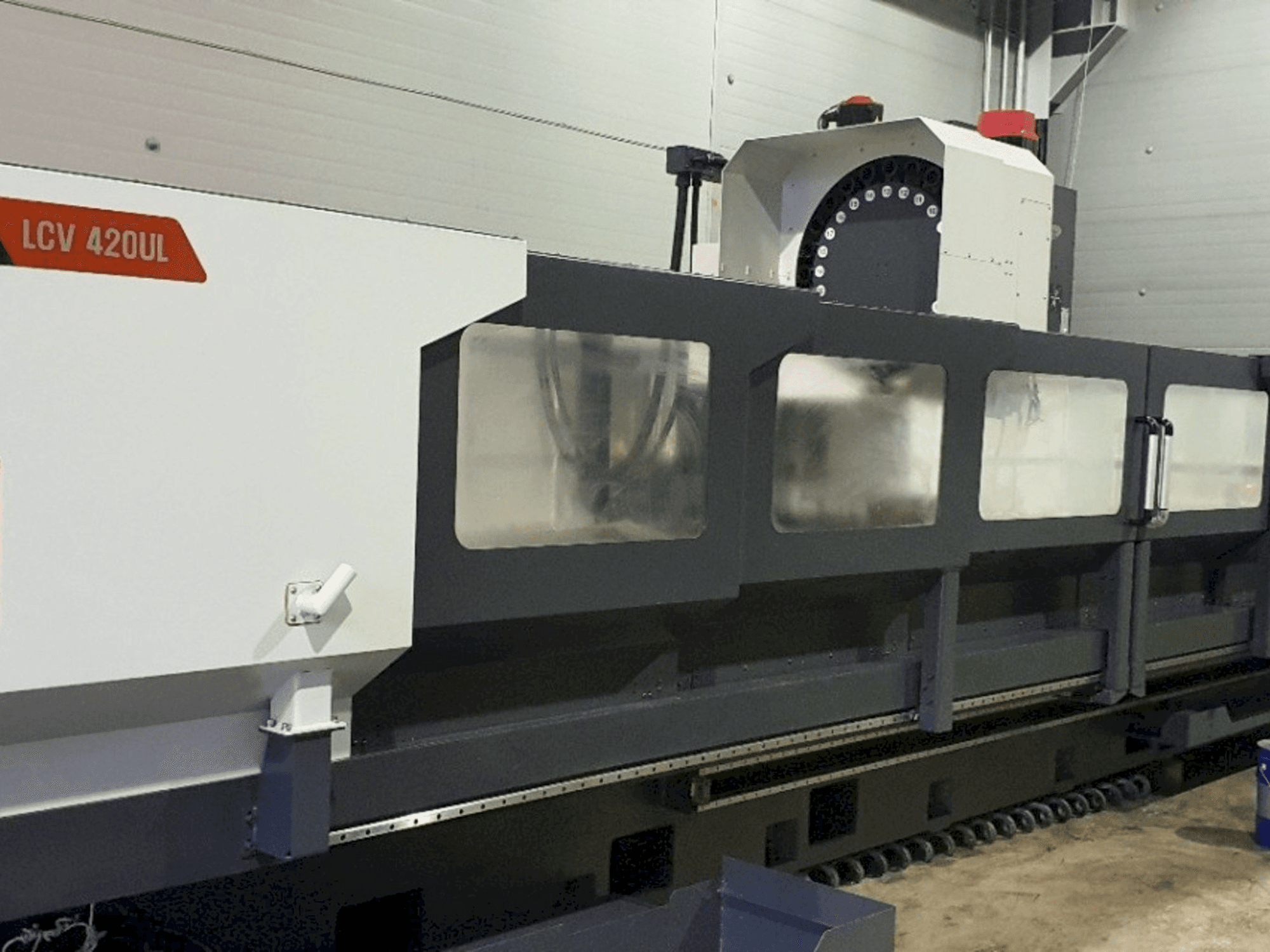 Front view of SMEC LCV 420UL machine