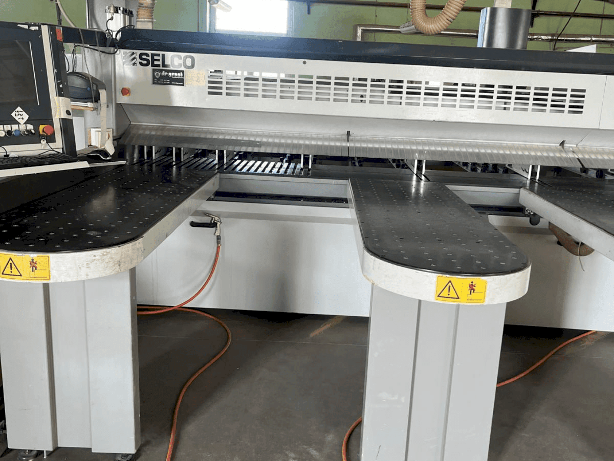 Front view of SELCO WN750 machine