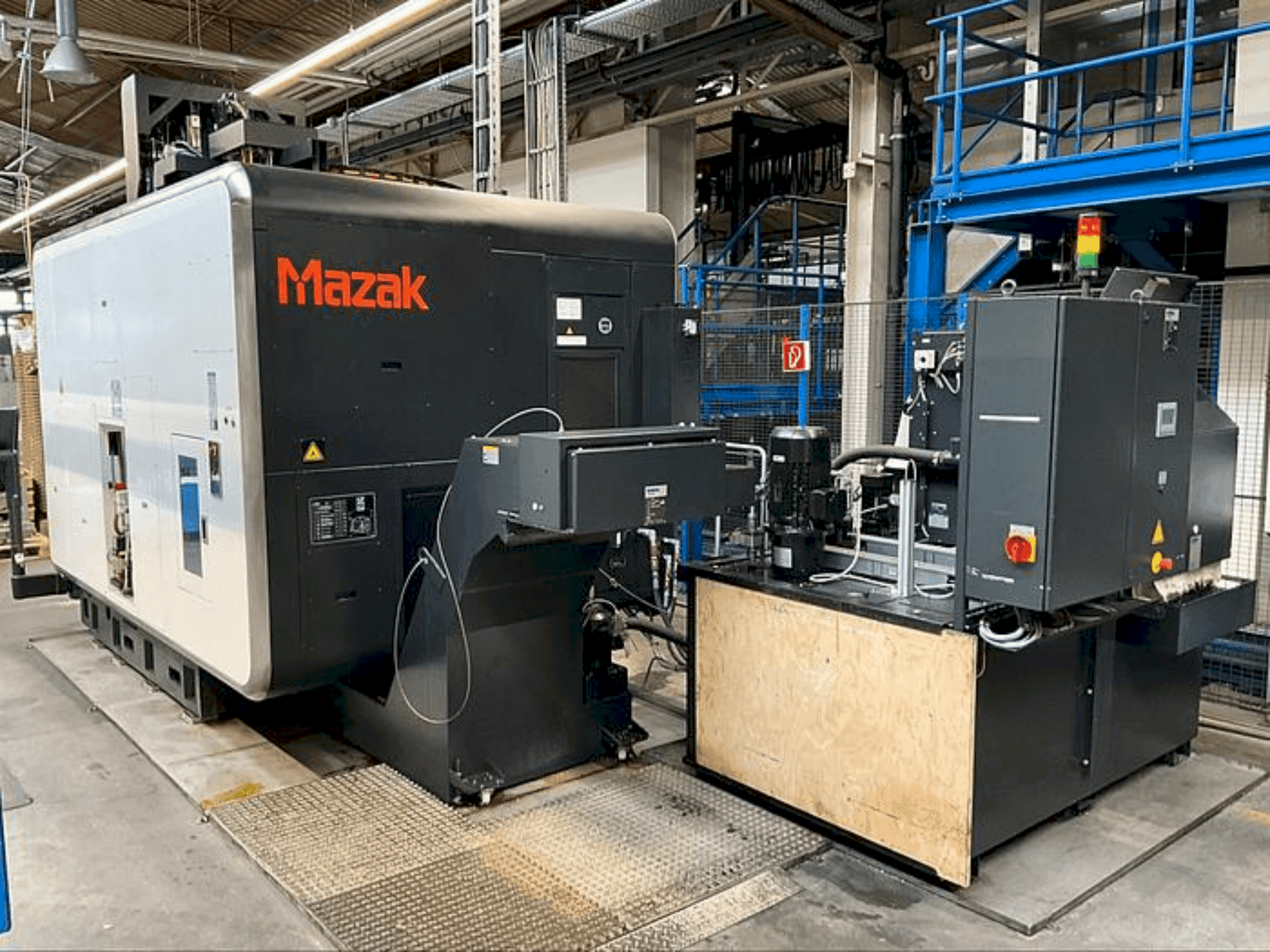 Front view of Mazak VARIAXIS i-700 machine